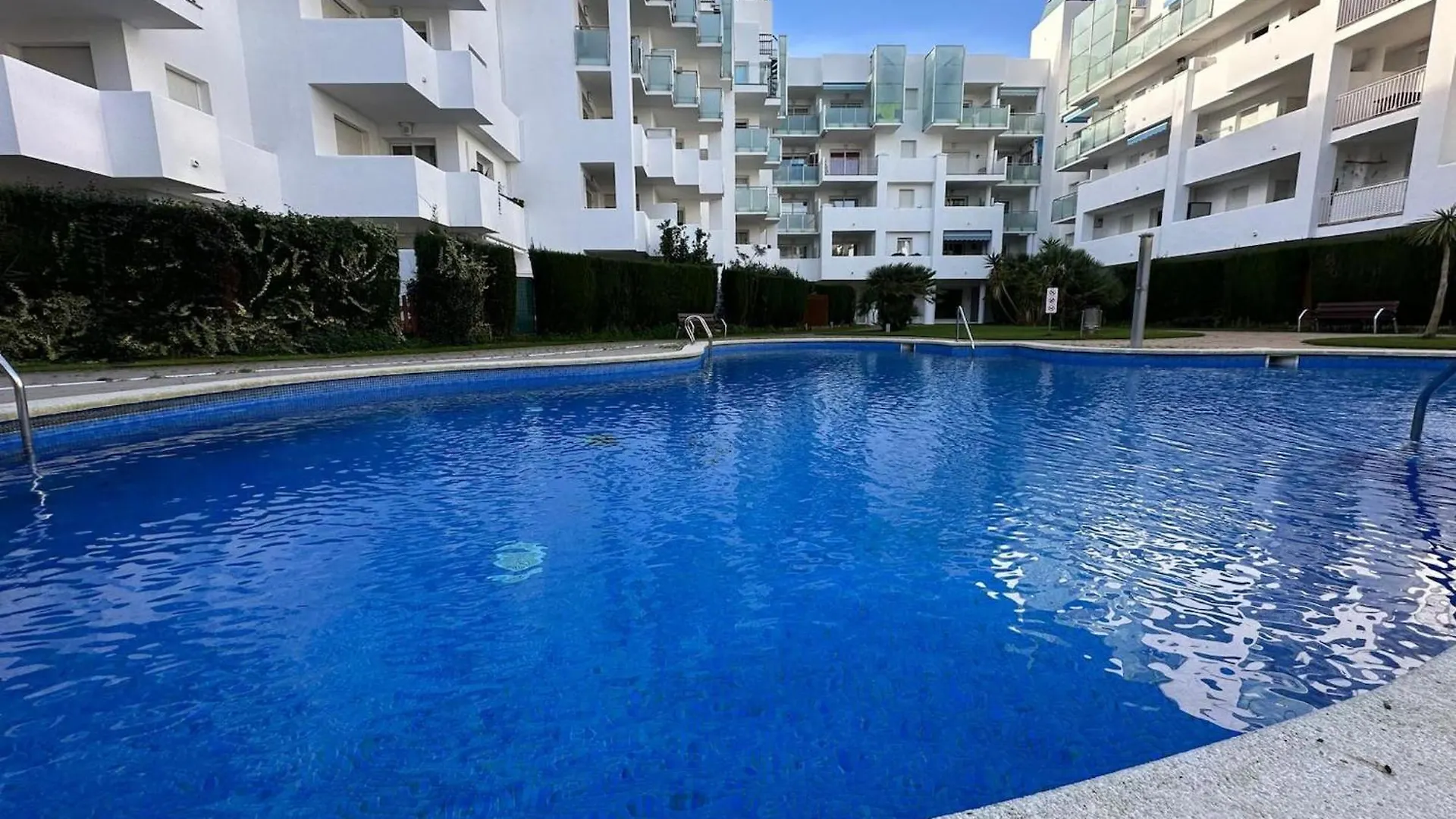 Apartamento Con Vistas A La Psicina Comunitaria Roses Spain