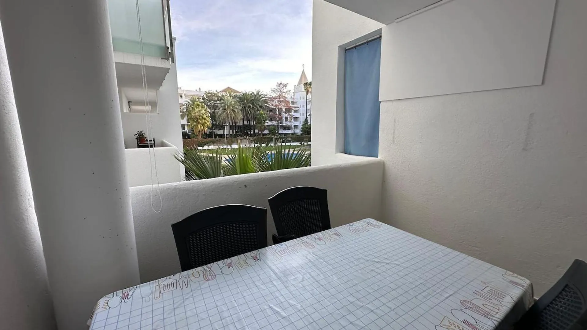 Apartamento Con Vistas A La Psicina Comunitaria Roses Spain